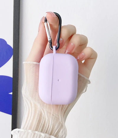 Lilac airpods case with carabiner held by a hand.