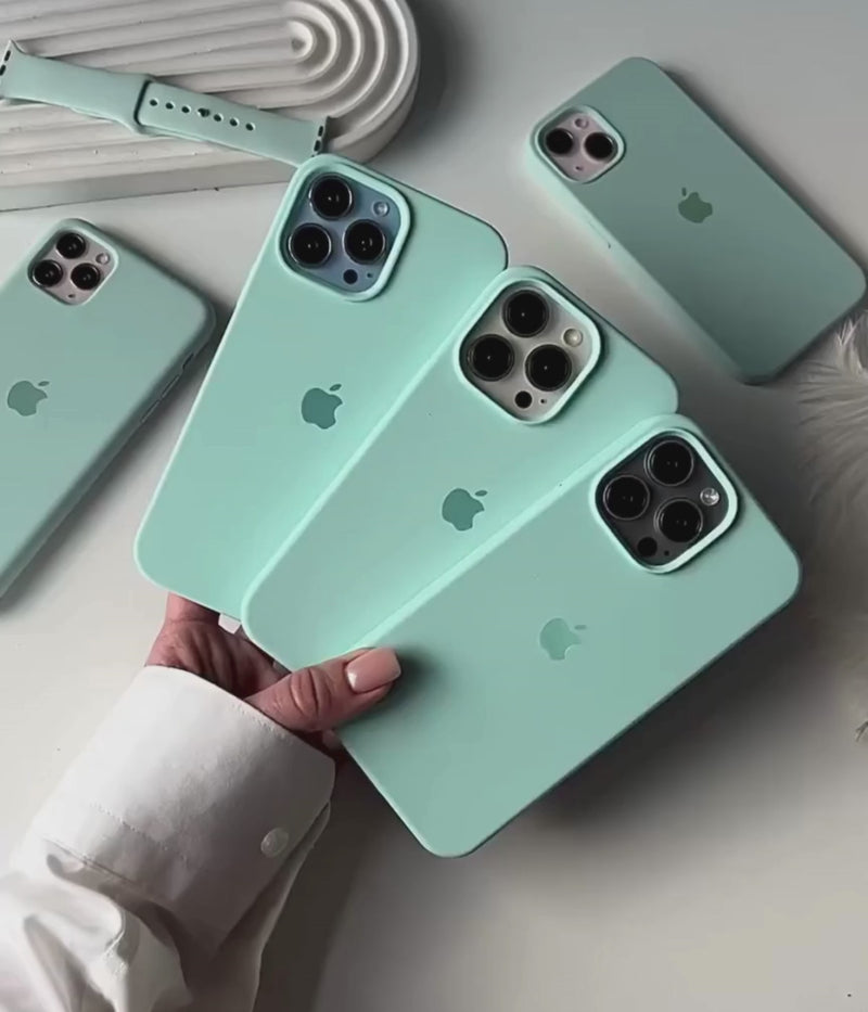 A video showing a 360-degree view and a close-up of the iPhone seafome liquid silicone case.