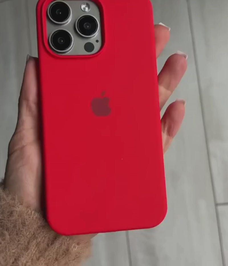 A video showing a 360-degree view and a close-up of the iPhone red liquid silicone case